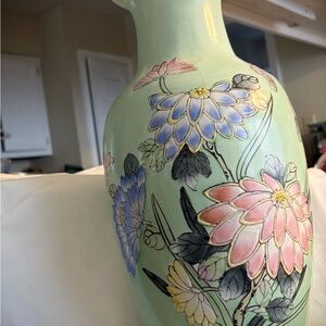 VTG WBI Chinoiserie Porcelain Vase with Floral Design